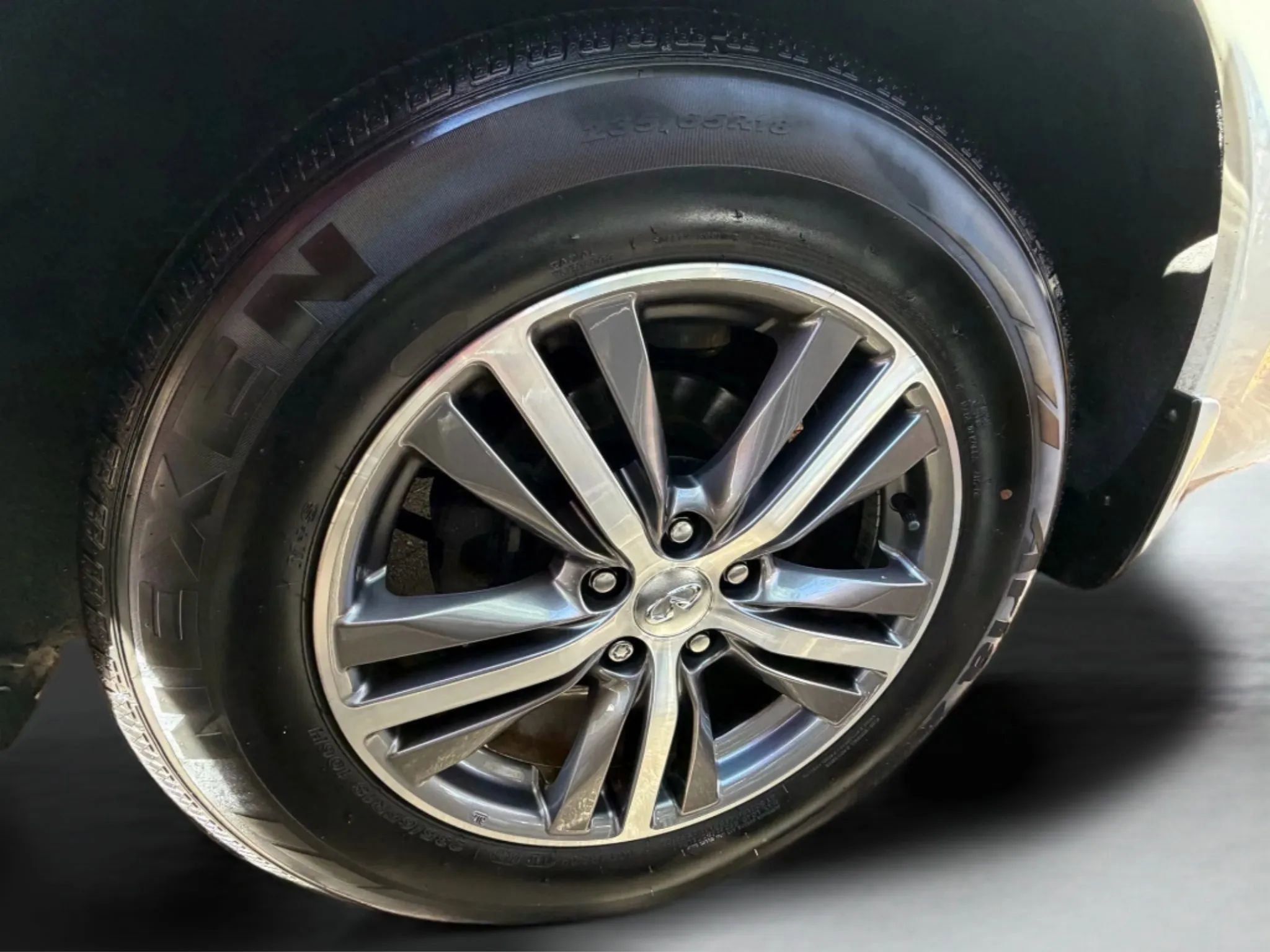 Used 2019 INFINITI QX60 Luxe w/ Essential Package image 42