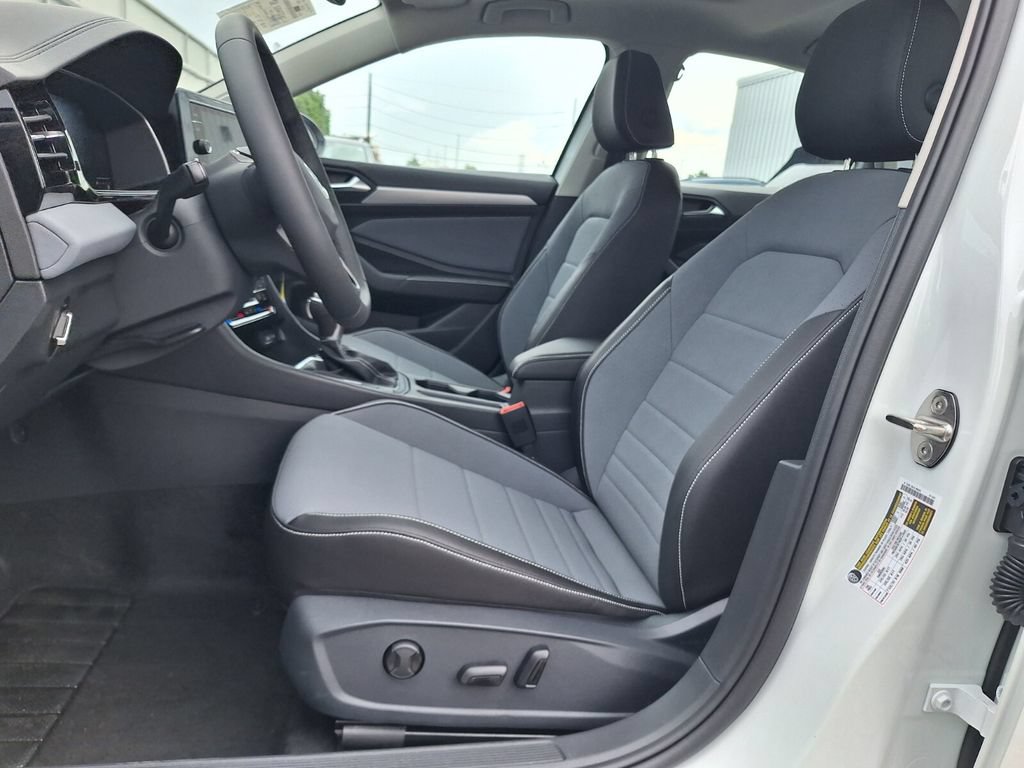 New 2026 Volkswagen Jetta SE FWD image 9