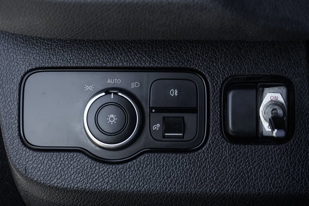 Used 2019 Freightliner Sprinter 3500 image 30