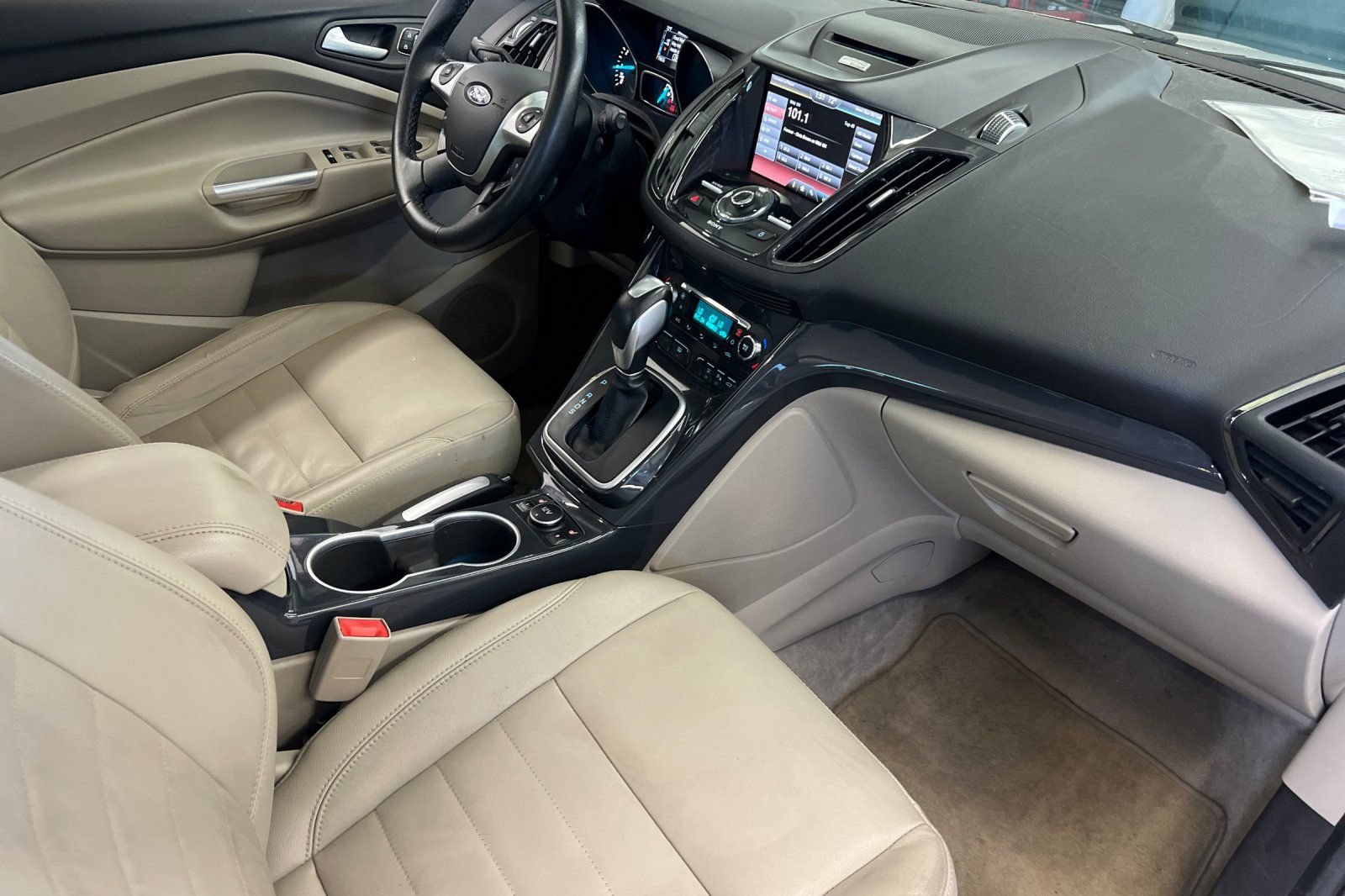 Used 2014 Ford Escape Titanium w/ Equipment Group 401A AWD/4WD image 17
