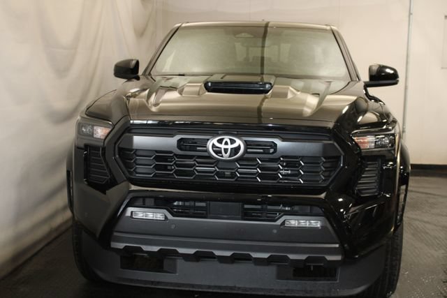 Used 2024 Toyota Tacoma TRD Sport w/ TRD Sport Upgrade Package AWD/4WD image 3