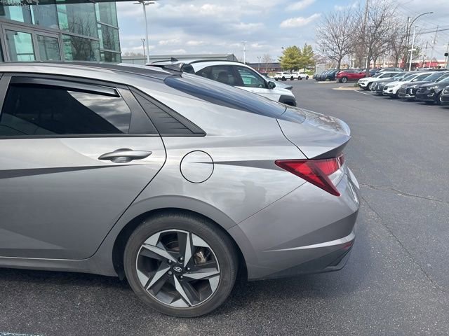 Used 2023 Hyundai Elantra SEL w/ Convenience Package image 12