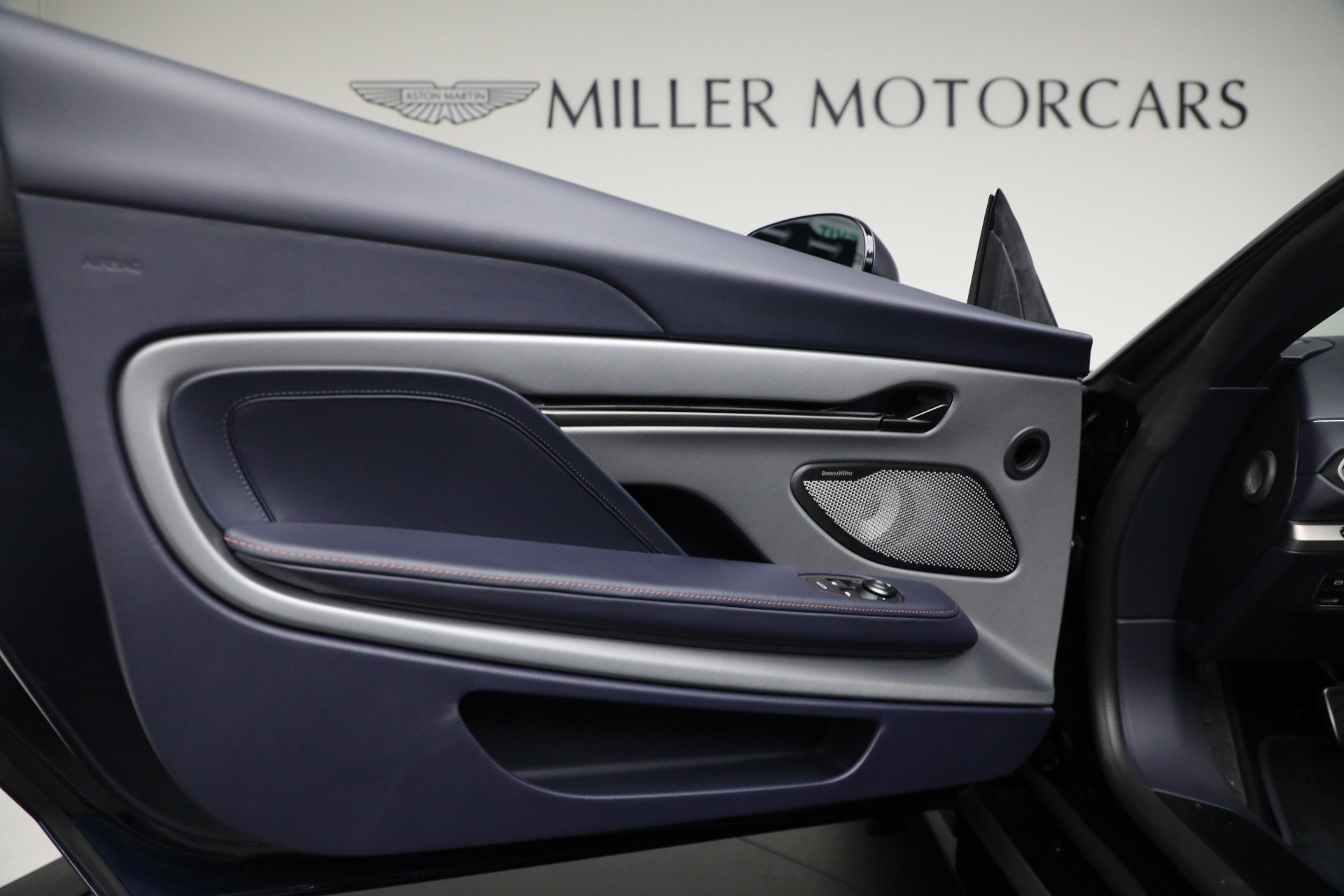 New 2026 Aston Martin Vanquish Convertible image 25