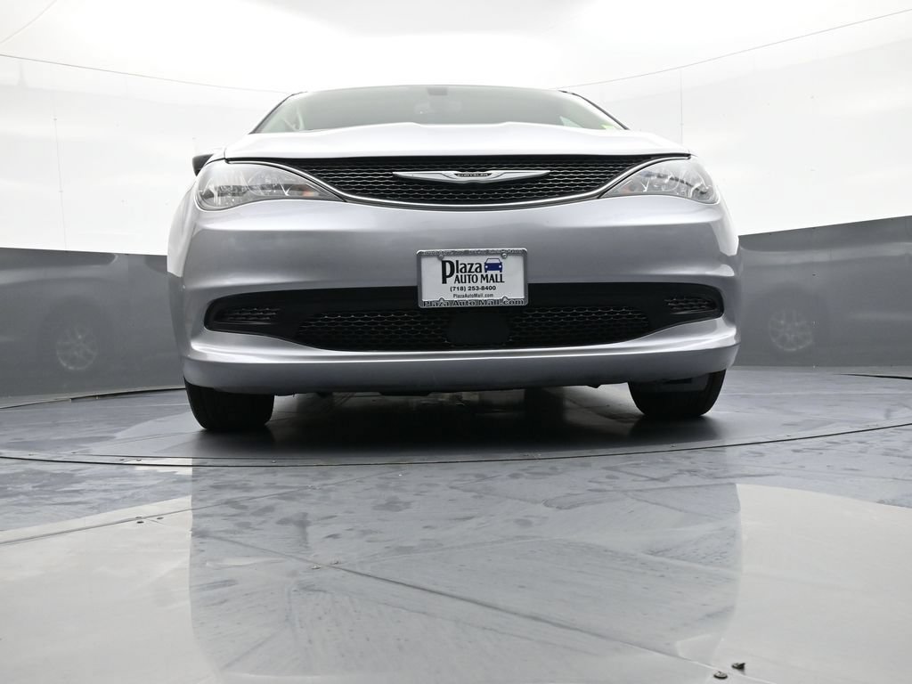 Used 2021 Chrysler Voyager Lxi FWD image 28