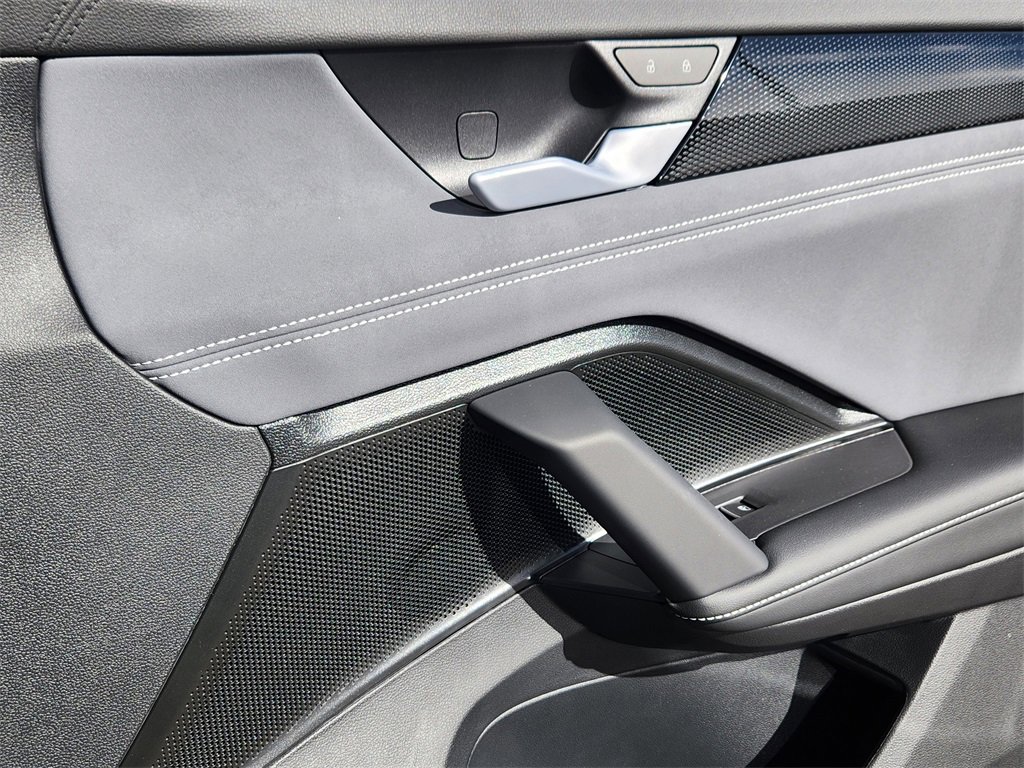 New 2025 Volkswagen Tiguan SE R-Line image 20