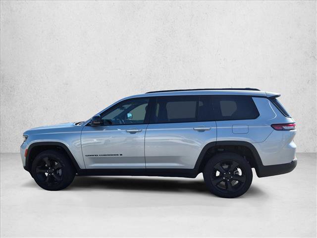 Used 2024 Jeep Grand Cherokee L Limited w/ Black Appearance Package RWD image 8
