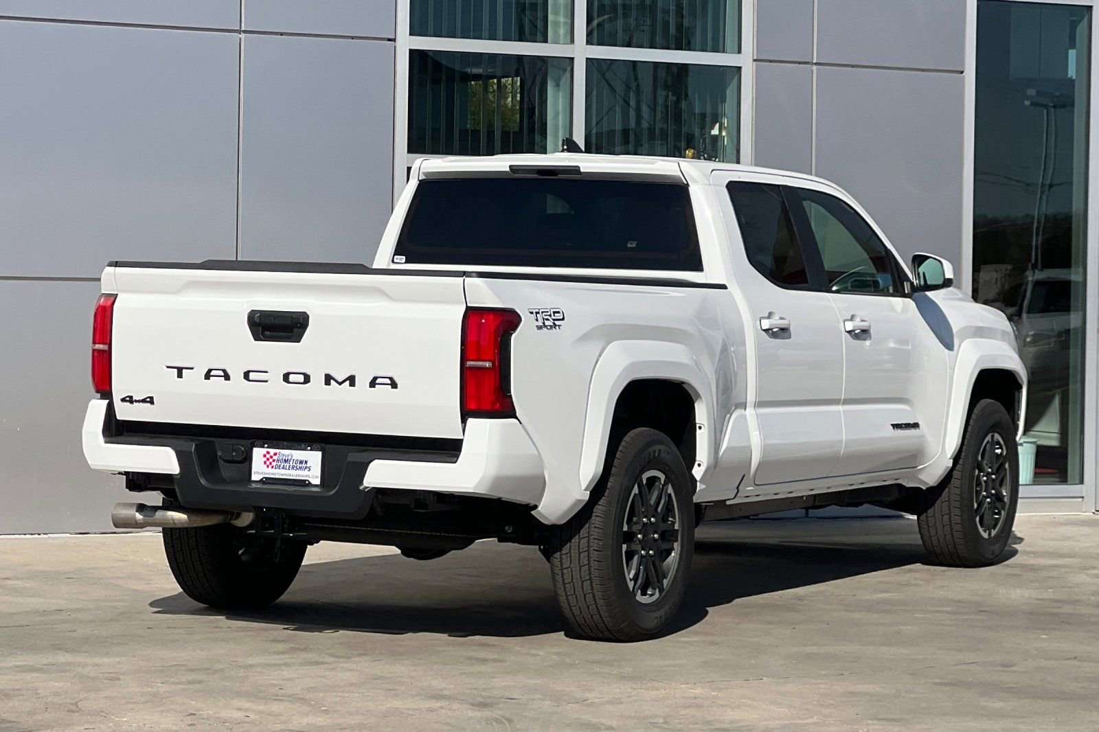 Used 2025 Toyota Tacoma TRD Sport image 4