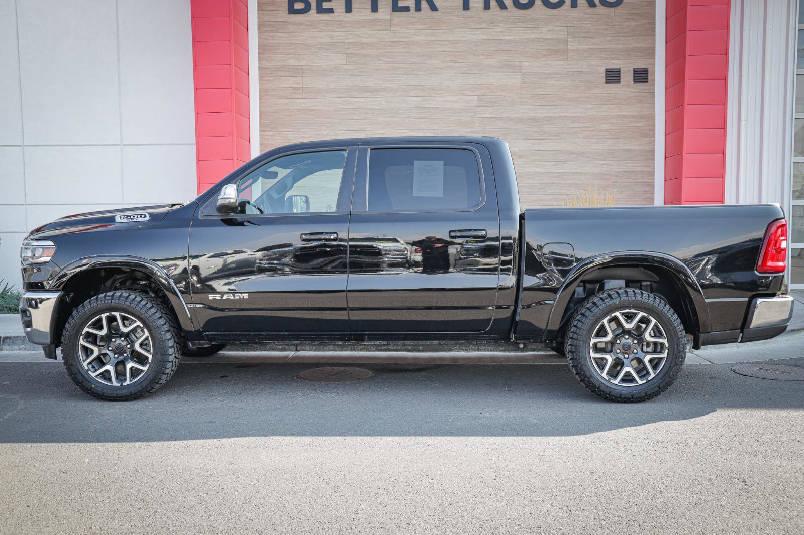 Used 2025 RAM 1500 Laramie image 7