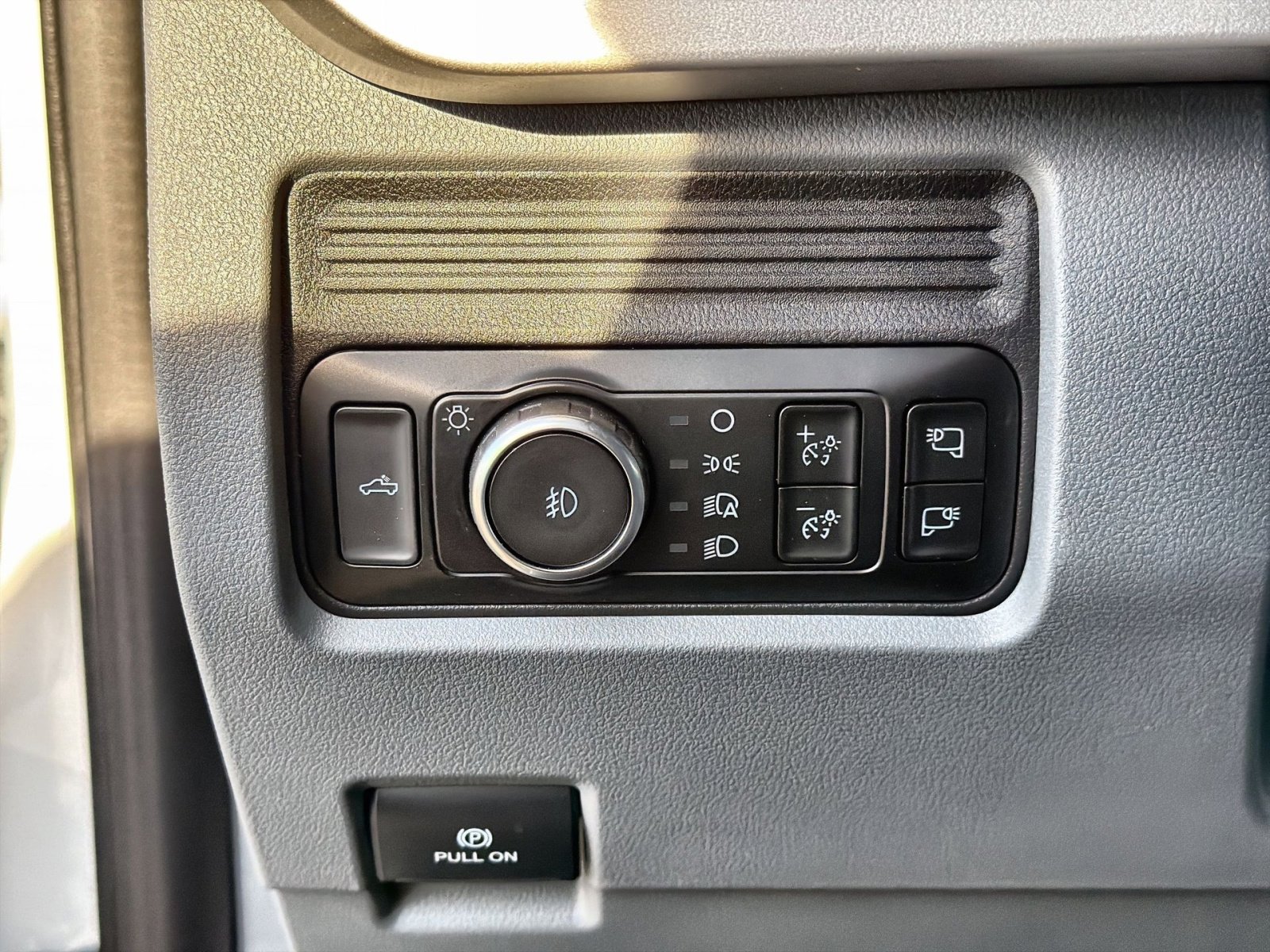 New 2026 Ford F350 XLT w/ 360-Degree Camera Package image 32