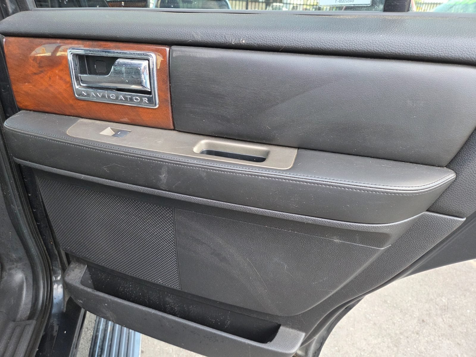 Used 2014 Lincoln Navigator 4WD image 13