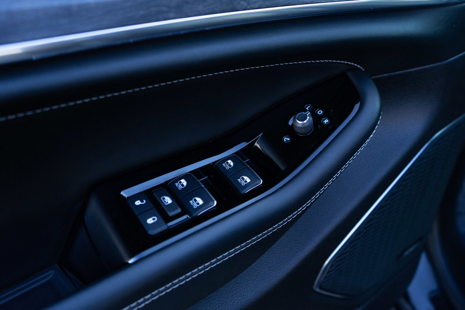 Used 2025 Jeep Grand Cherokee Overland image 15