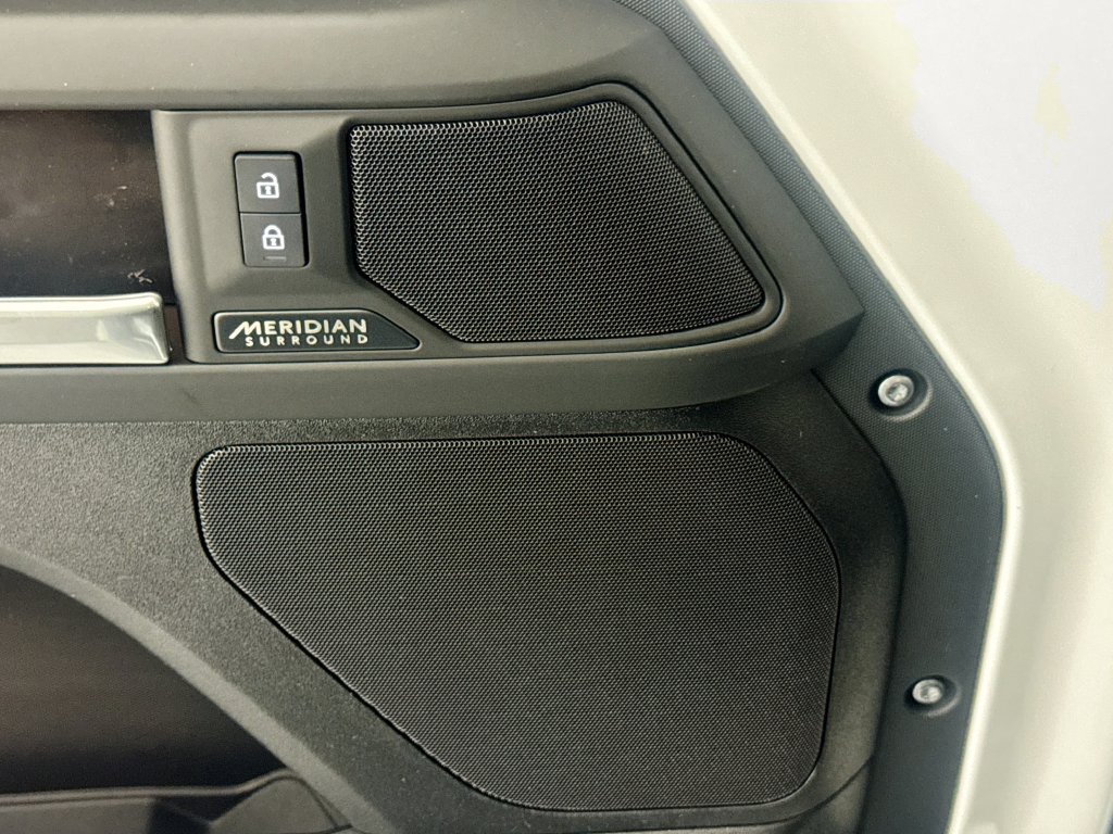 New 2026 Land Rover Defender 130 X-Dynamic SE AWD/4WD image 17