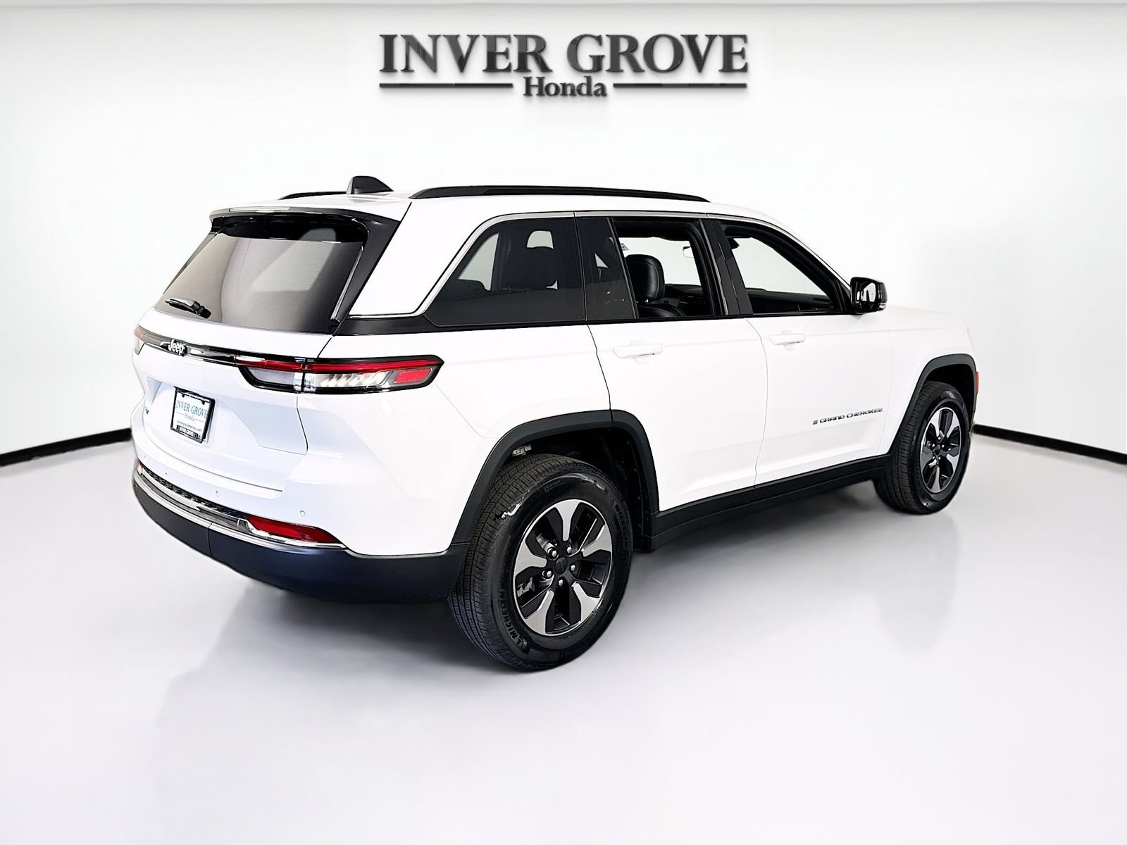 Used 2025 Jeep Grand Cherokee Limited 4xe AWD/4WD image 5