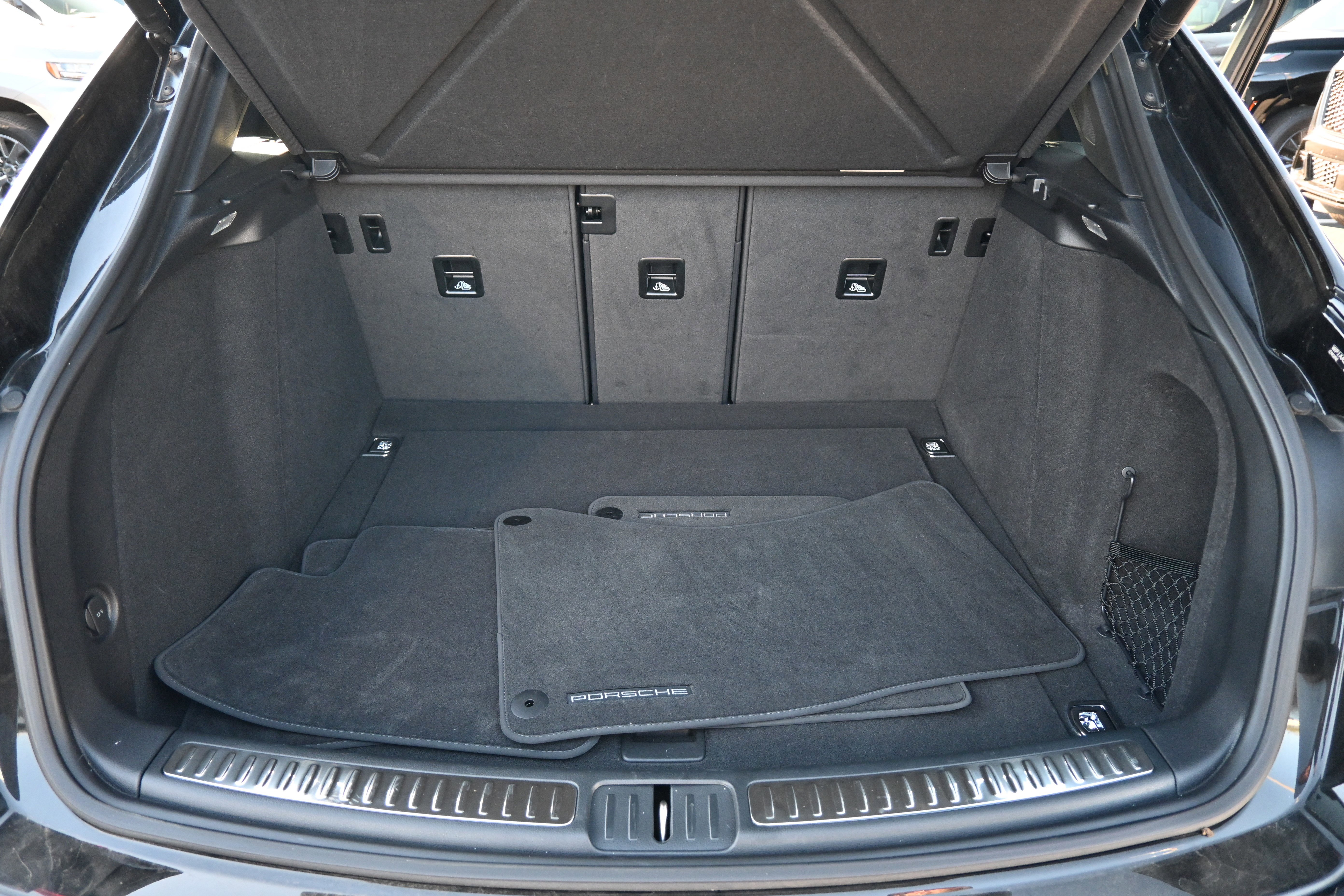 Used 2023 Porsche Macan image 35