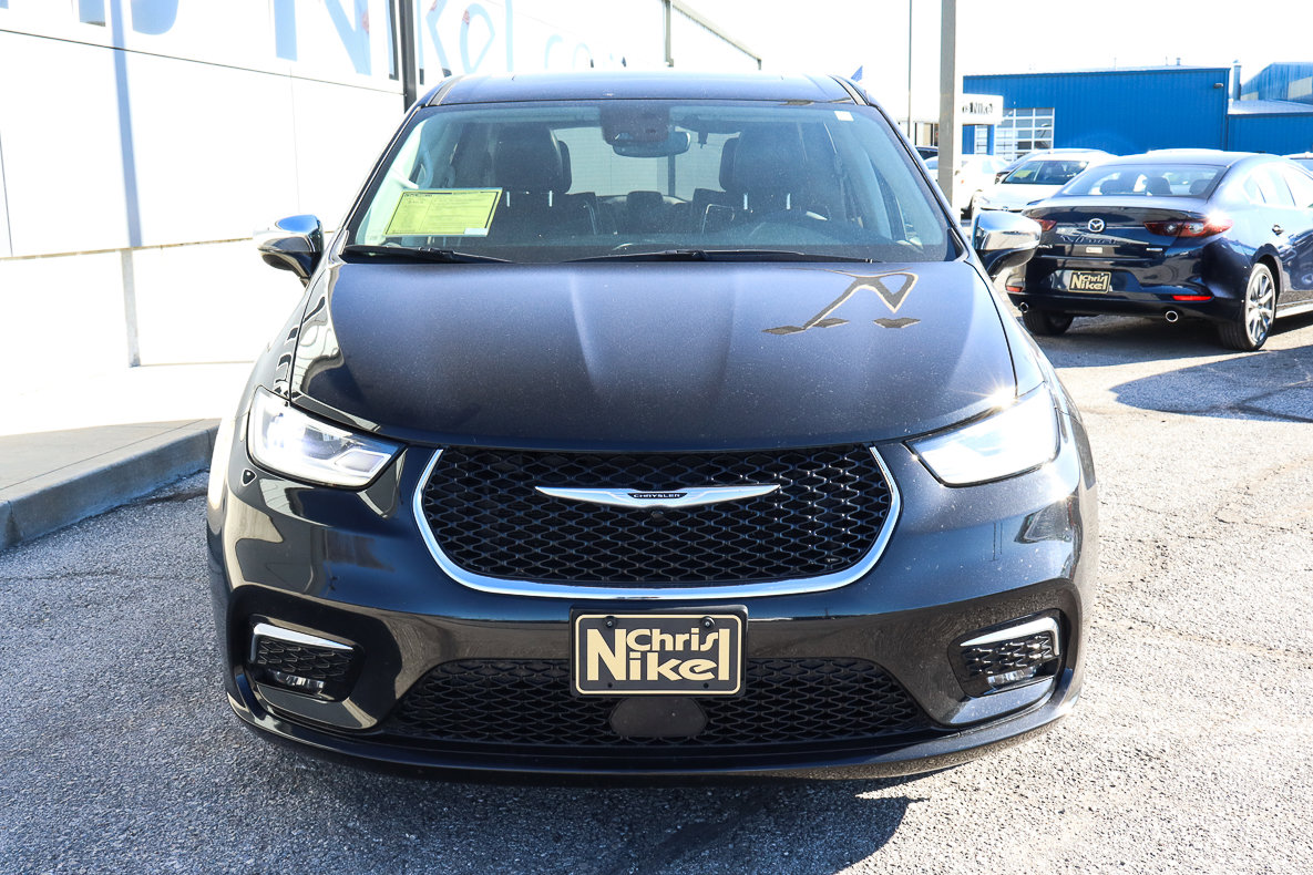 Used 2023 Chrysler Pacifica Limited image 2