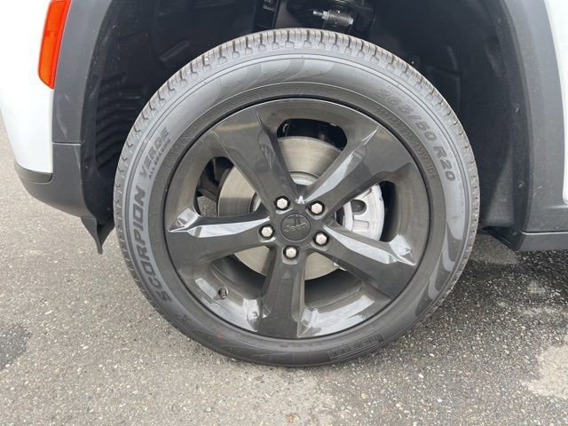 Used 2025 Jeep Grand Cherokee L Limited w/ Black Appearance Package image 20