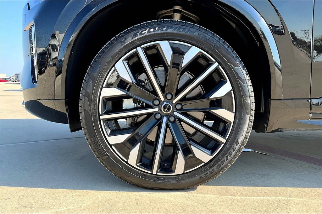 Certified 2025 Volvo XC90 B6 Plus image 11
