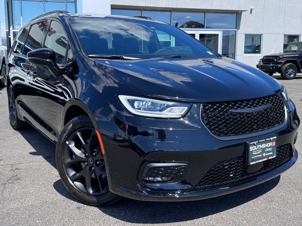 Used 2026 Chrysler Pacifica Select w/ S Appearance Package