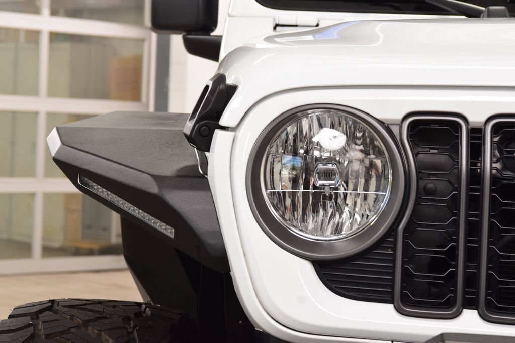 Used 2024 Jeep Gladiator Sport AWD/4WD image 10