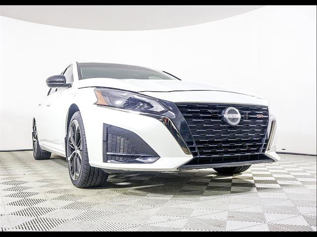 Used 2024 Nissan Altima 2.5 SR w/ SR Premium Package FWD image 2