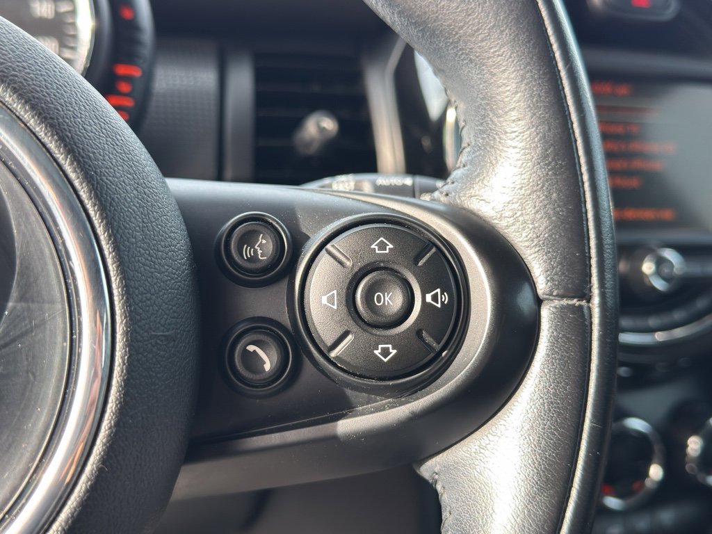 Used 2017 MINI Cooper 4-Door Hardtop image 18