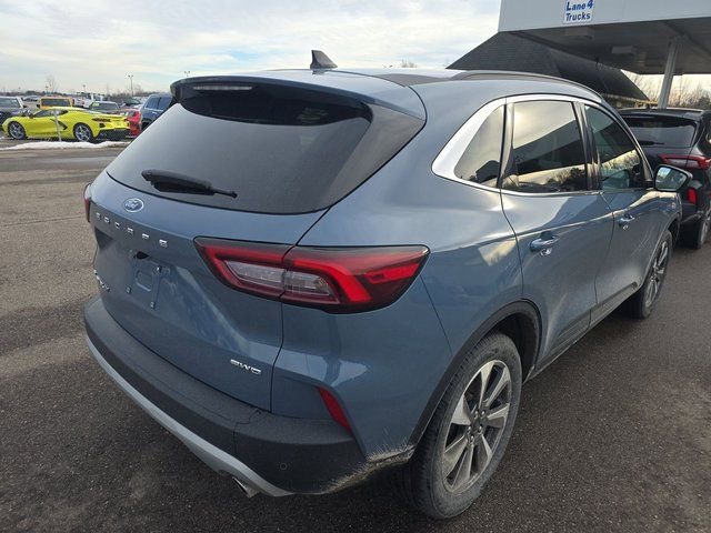 Used 2024 Ford Escape Platinum image 3
