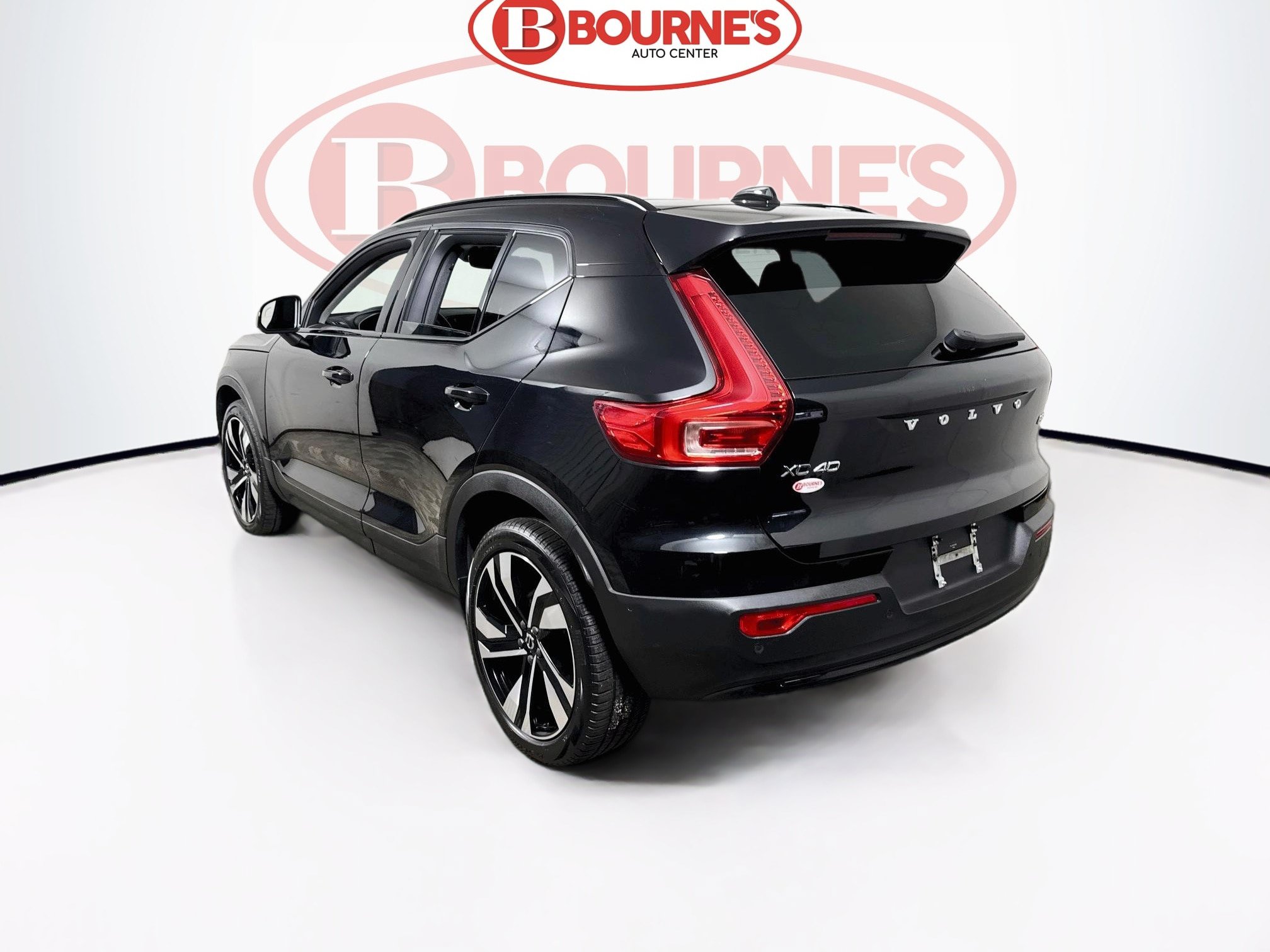 Used 2024 Volvo XC40 B5 Plus w/ Climate Package AWD/4WD image 10