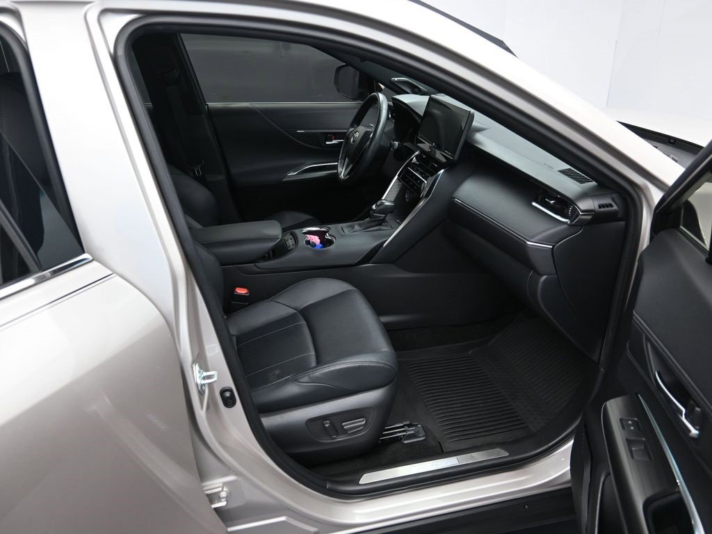 Used 2021 Toyota Venza Limited image 25