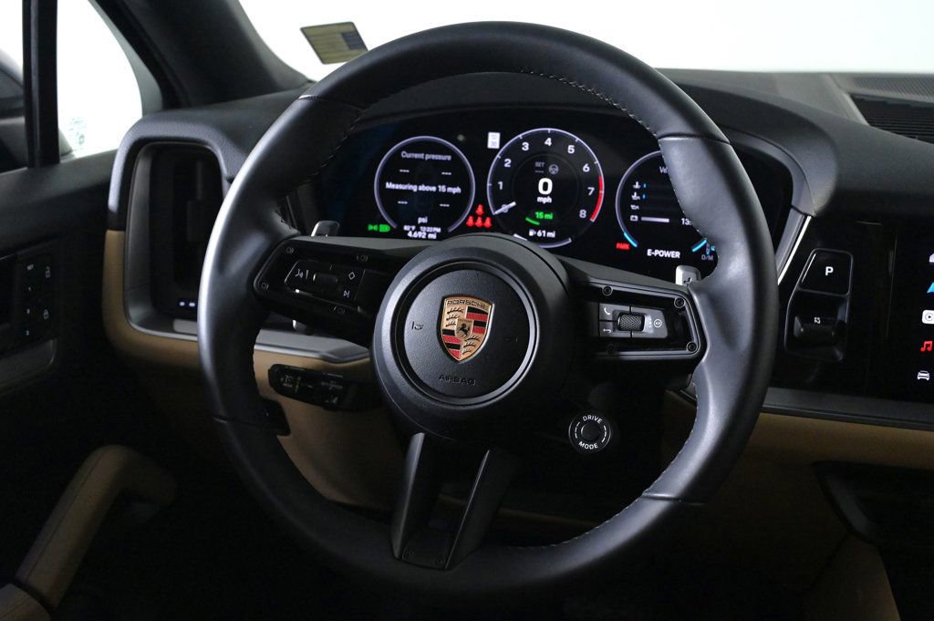 Certified 2026 Porsche Cayenne E-Hybrid Coupe image 12