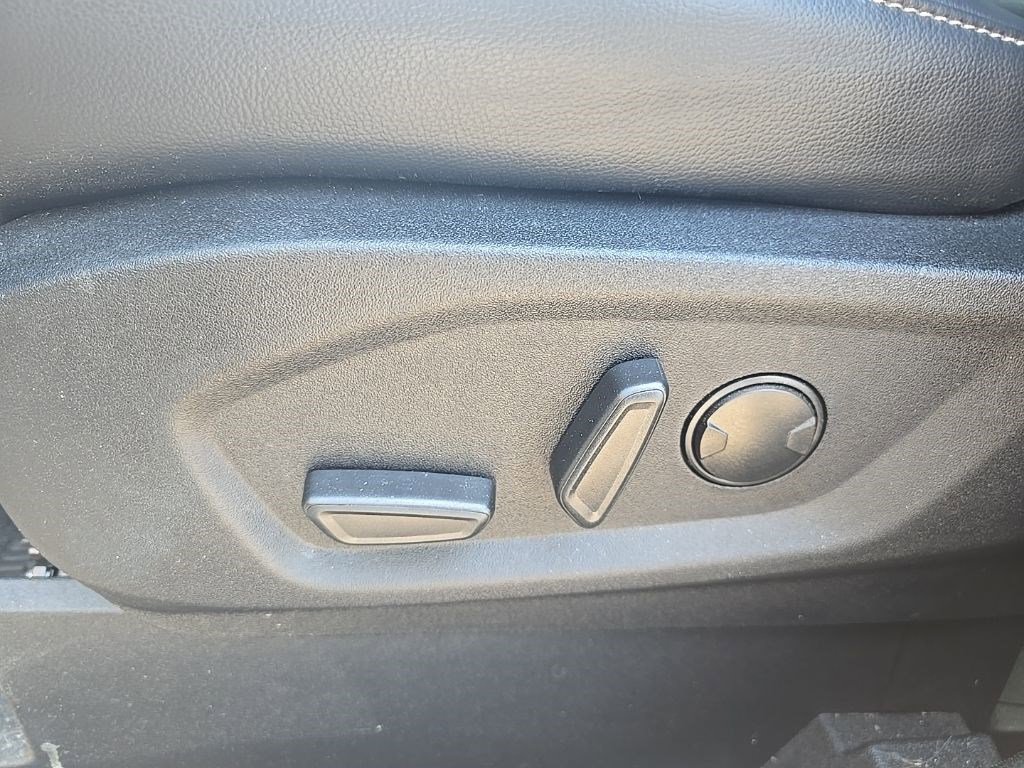 Used 2024 Ford Edge SEL image 10