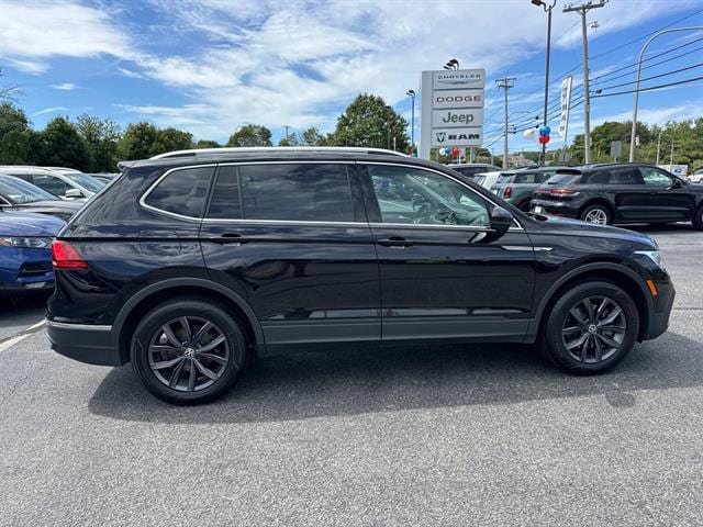Used 2022 Volkswagen Tiguan SE AWD/4WD image 2