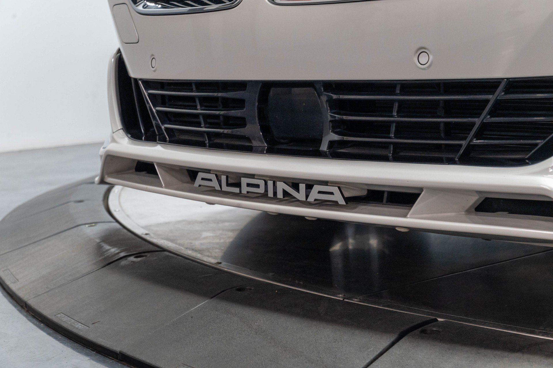 Used 2022 BMW ALPINA B7 xDrive AWD/4WD image 42