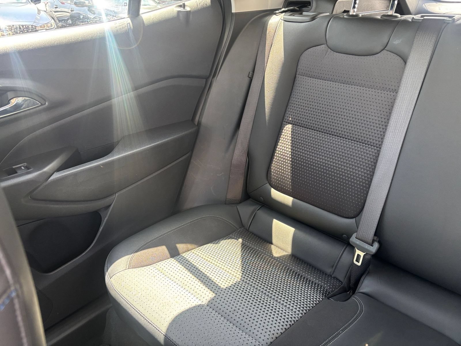 Used 2025 Chevrolet Trax LT w/ LT Convenience Package FWD image 36