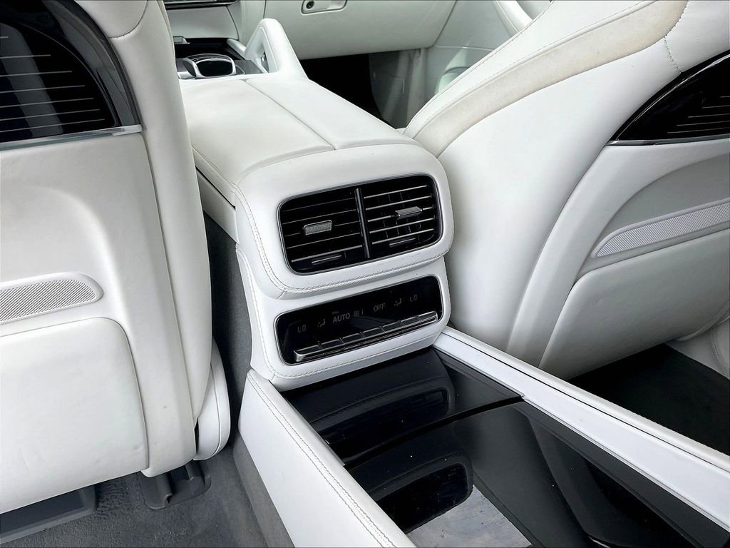 Used 2023 Mercedes-Benz Maybach GLS 600 4MATIC image 10