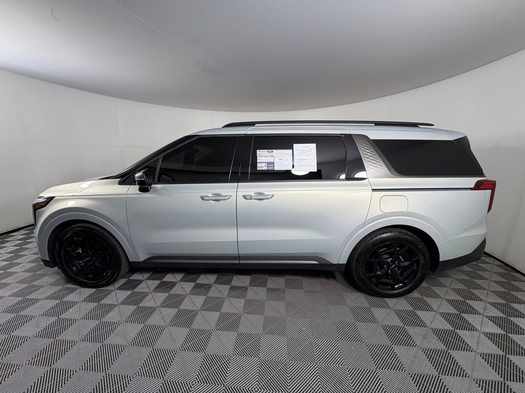 Used 2025 Kia Carnival SX image 4