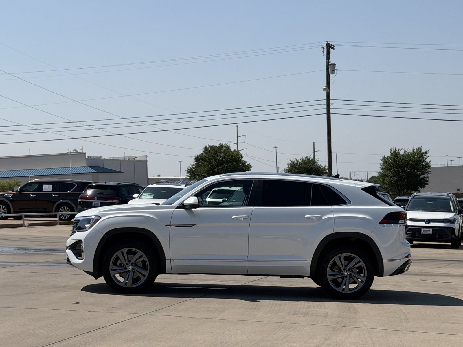 Used 2024 Volkswagen Atlas Cross Sport SEL R-Line AWD/4WD image 7