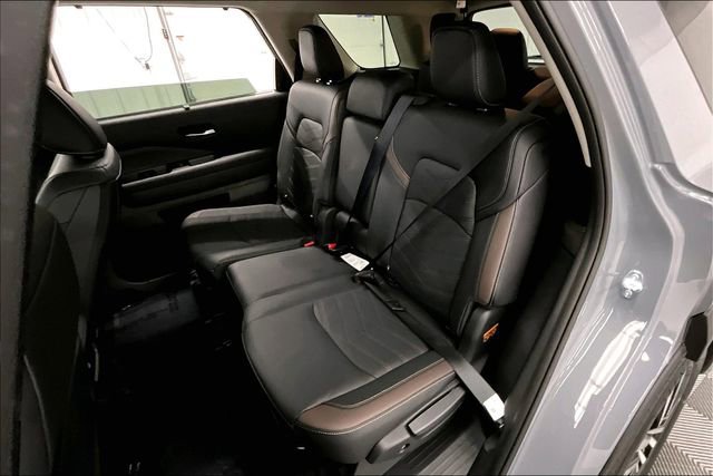 New 2025 Nissan Pathfinder Platinum w/ Lighting Package (N93) image 11