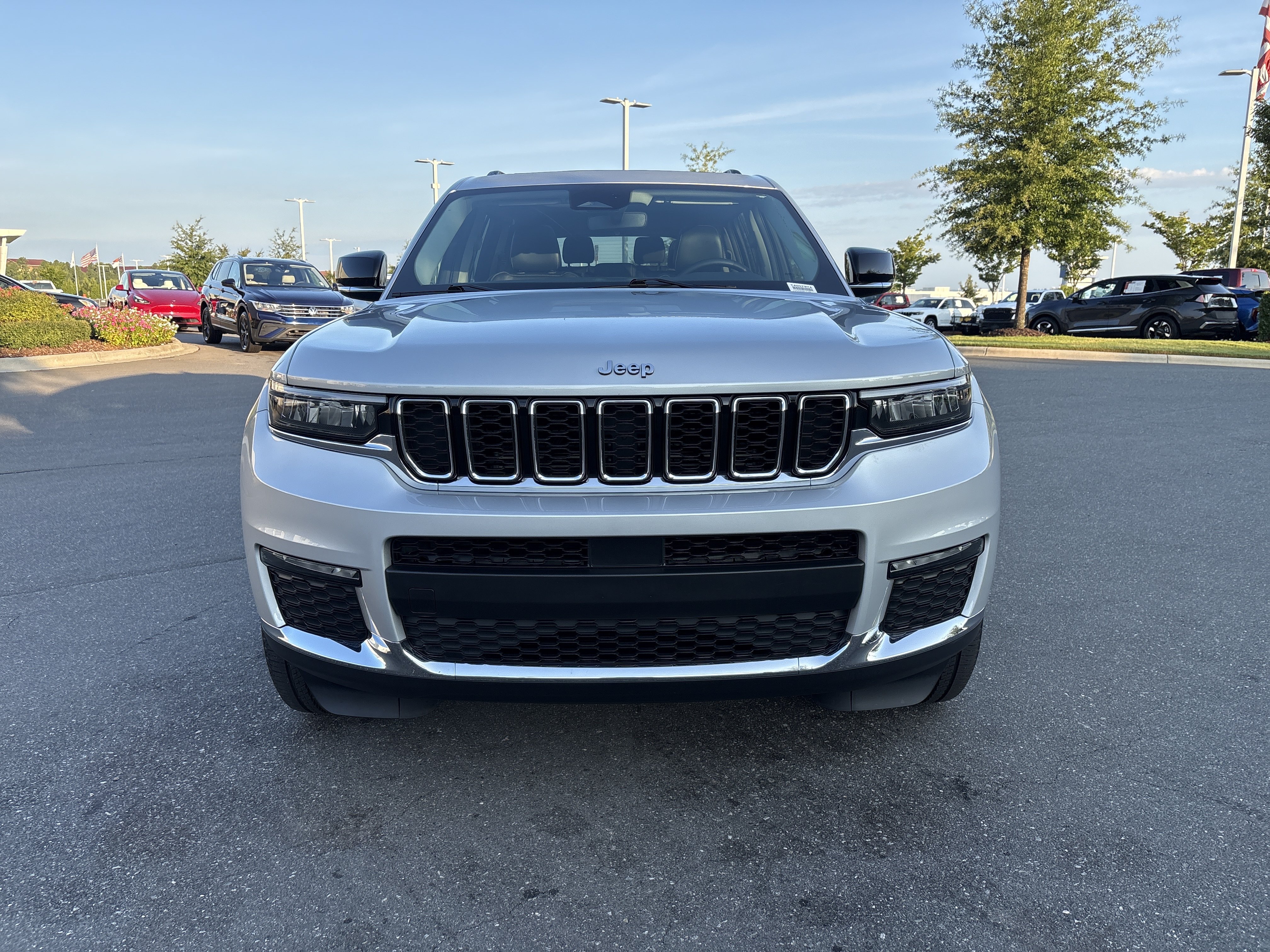 Used 2021 Jeep Grand Cherokee L Limited AWD/4WD image 3