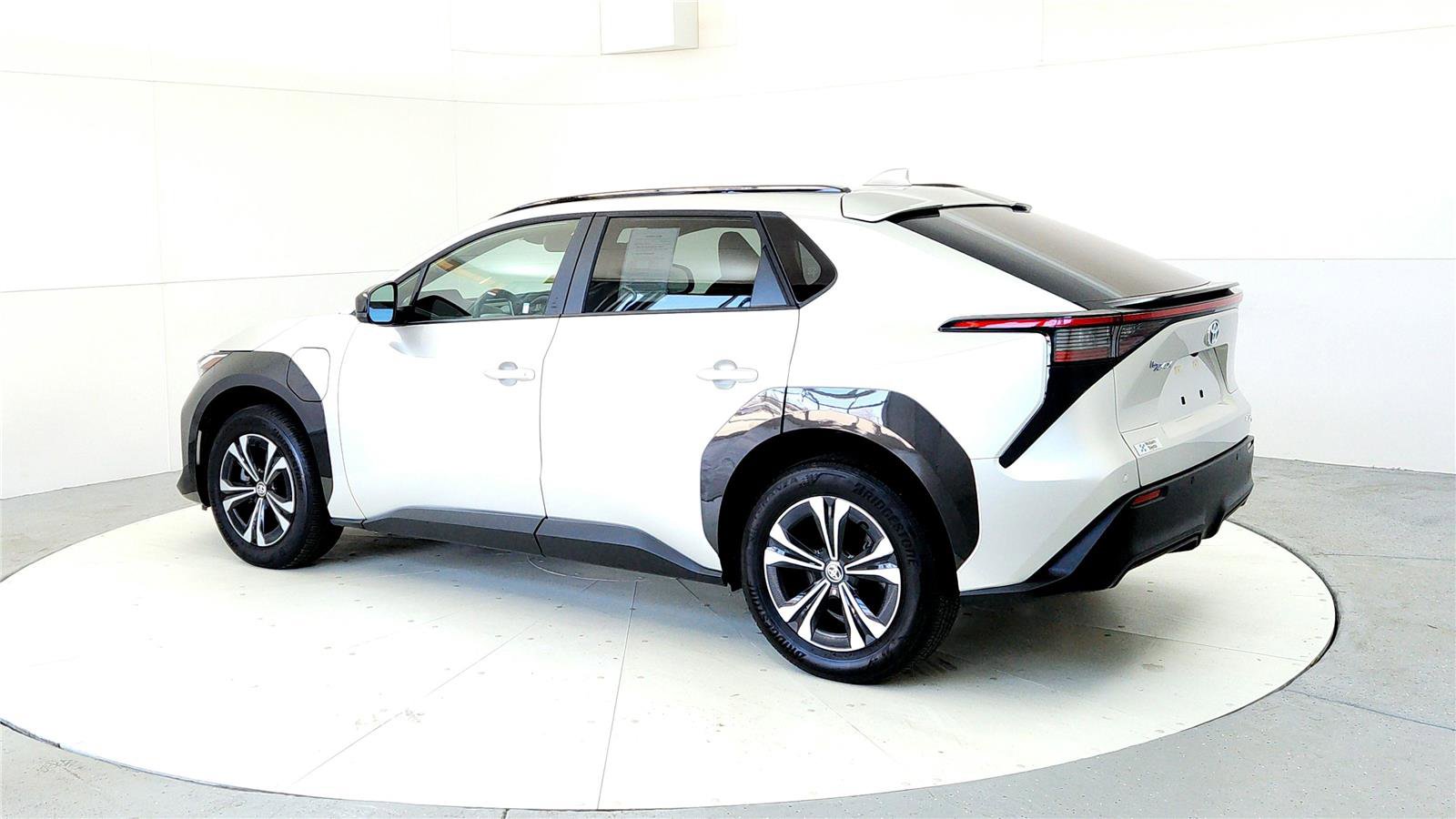 Used 2023 Toyota bZ4X XLE w/ Weather Package image 4