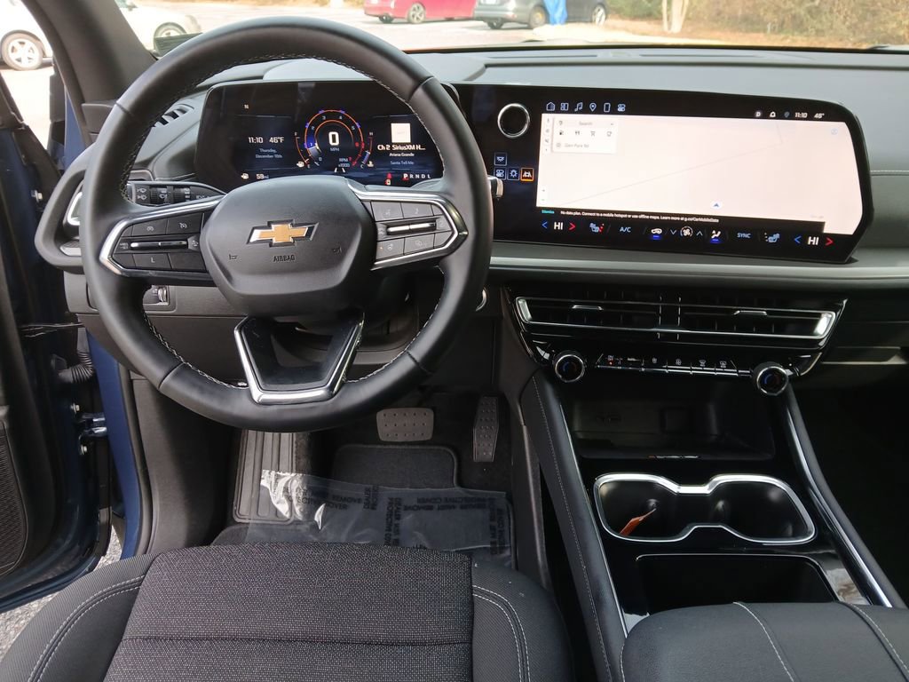 Used 2025 Chevrolet Traverse LT image 14