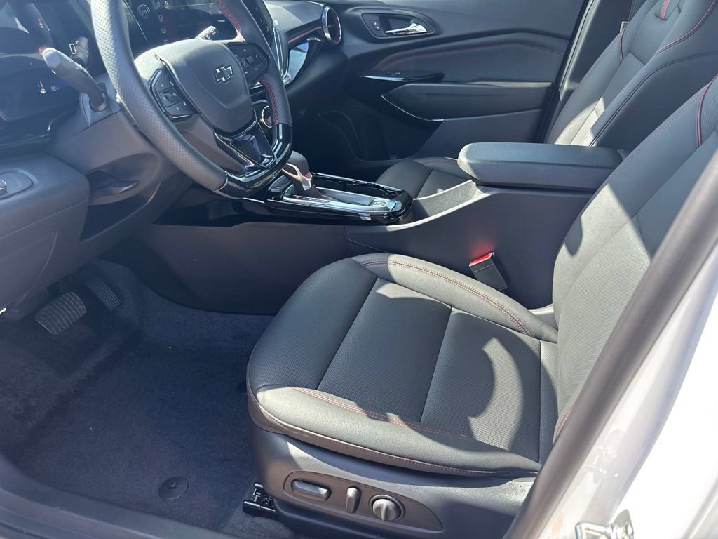 Used 2026 Chevrolet Trax RS FWD image 18