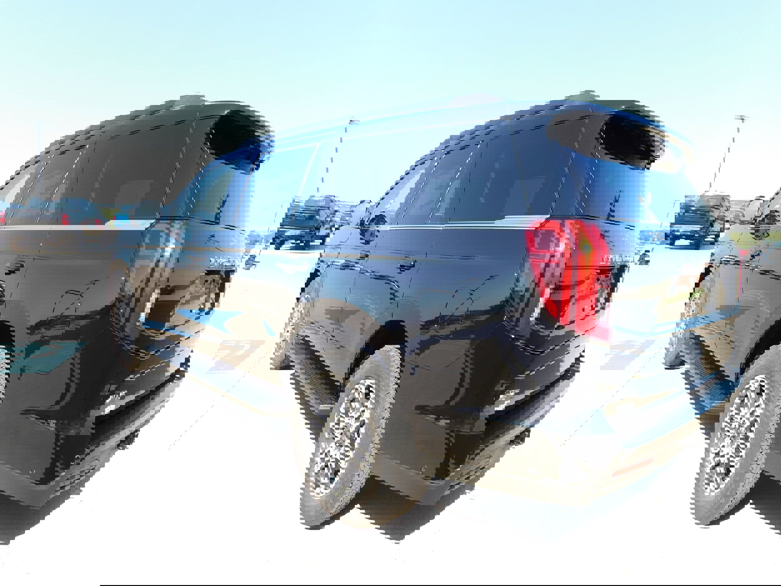 New 2025 Ford Expedition Active image 3