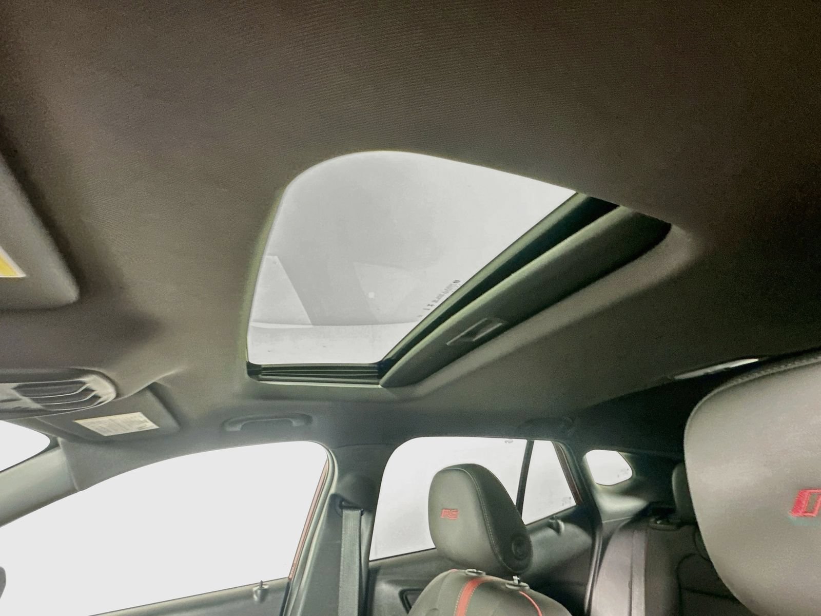 Used 2024 Chevrolet Trax RS w/ Sunroof Package FWD image 22