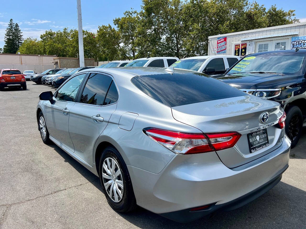 Used 2020 Toyota Camry LE image 5