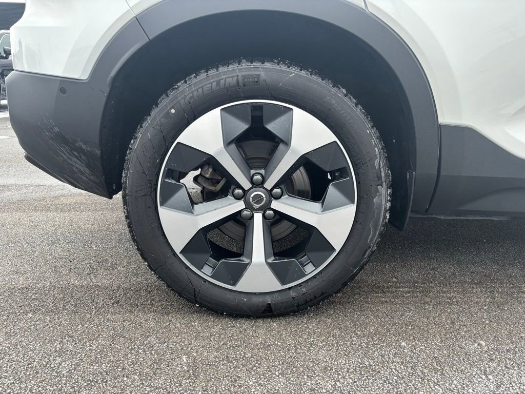 Certified 2026 Volvo XC40 B5 Plus w/ Protection Package Premier image 34