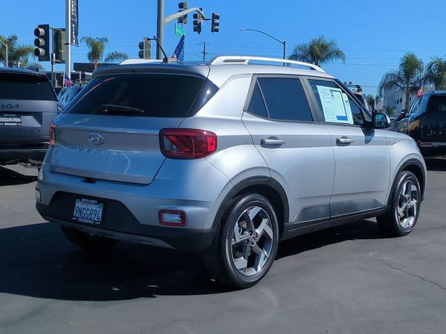 Used 2024 Hyundai Venue SEL FWD image 3