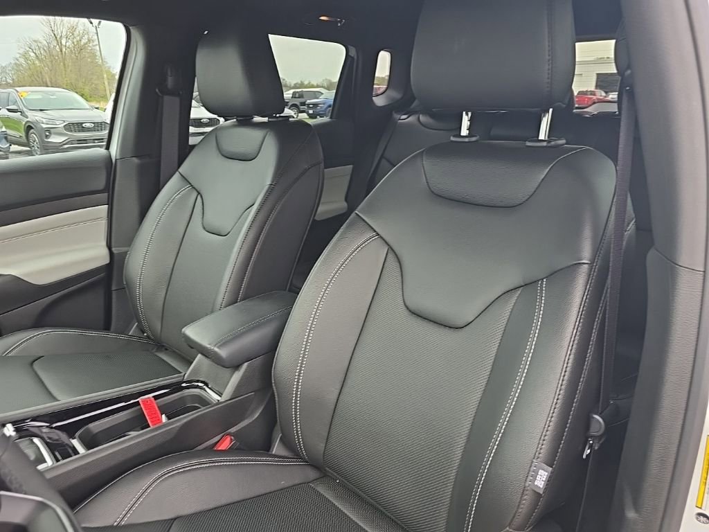 Certified 2025 Jeep Compass Limited w/ Elite Group image 18