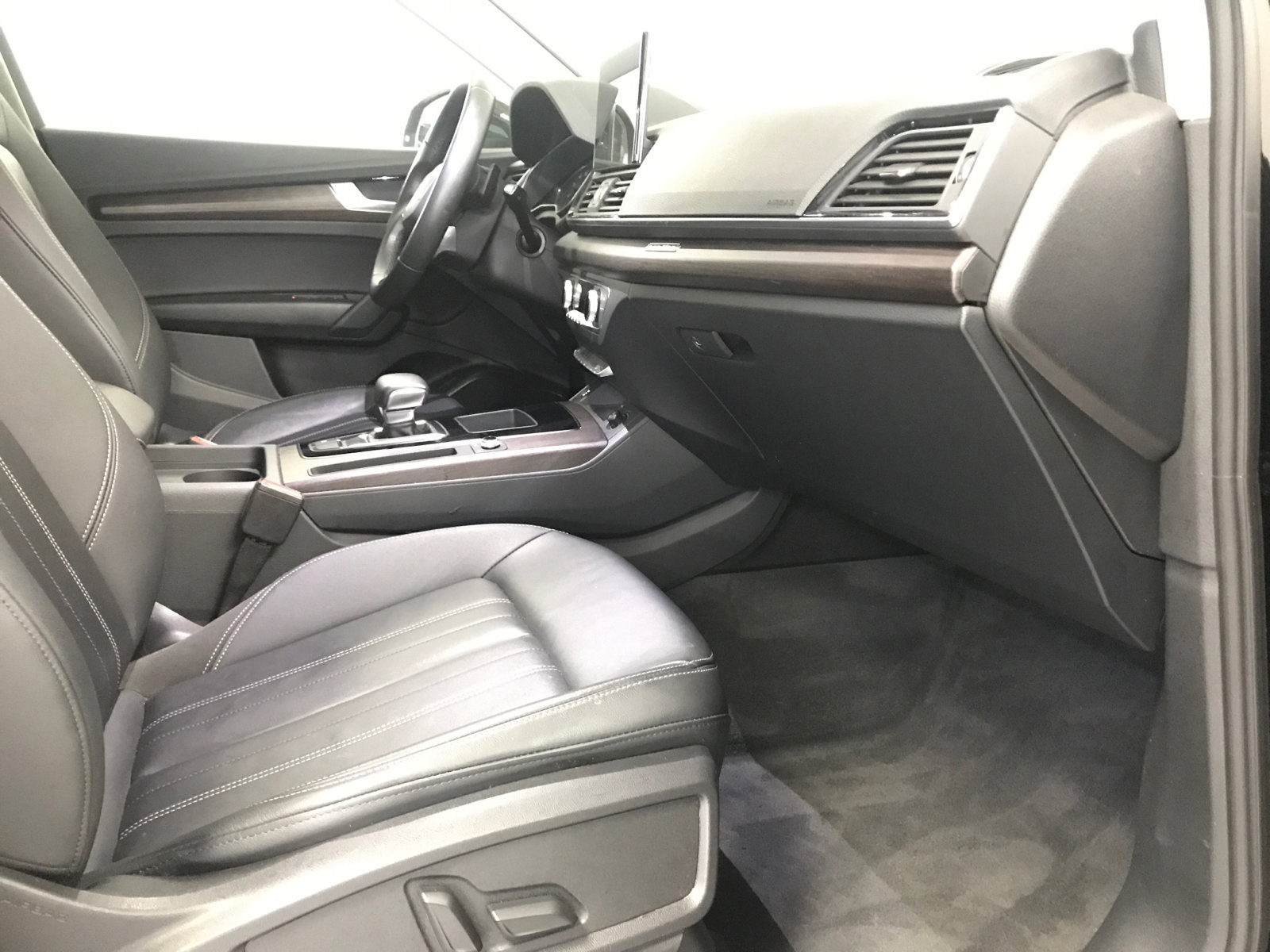 Used 2023 Audi Q5 2.0T Premium w/ Convenience Package image 8