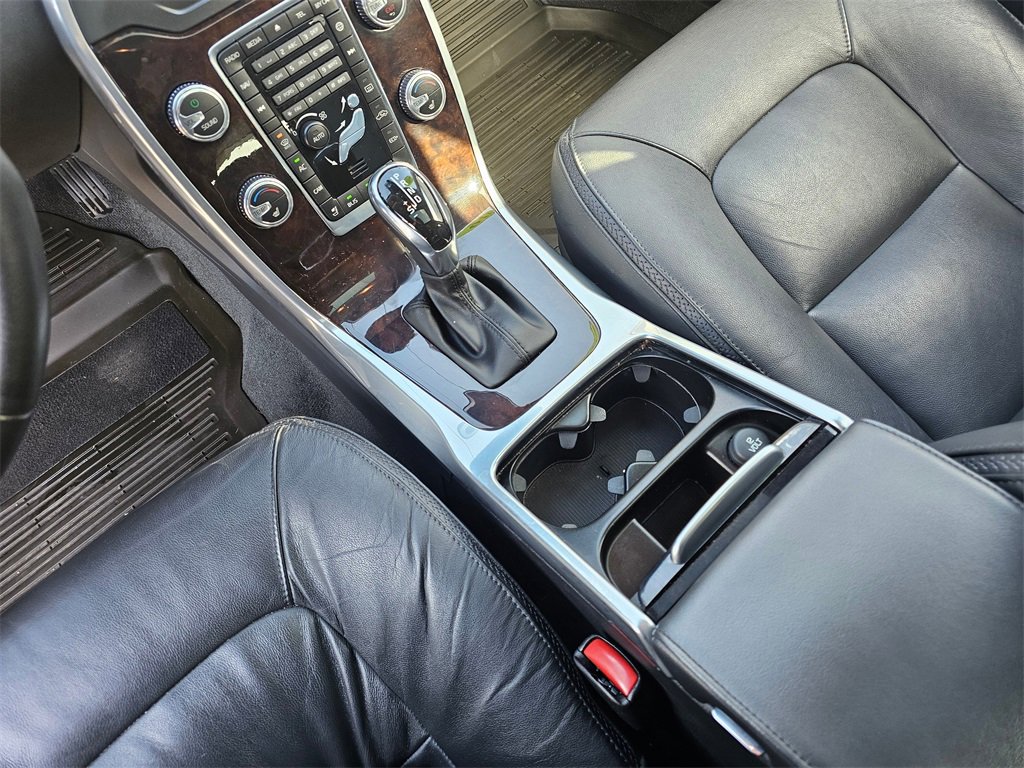 Used 2016 Volvo XC70 T5 Premier w/ Proximity Package image 24