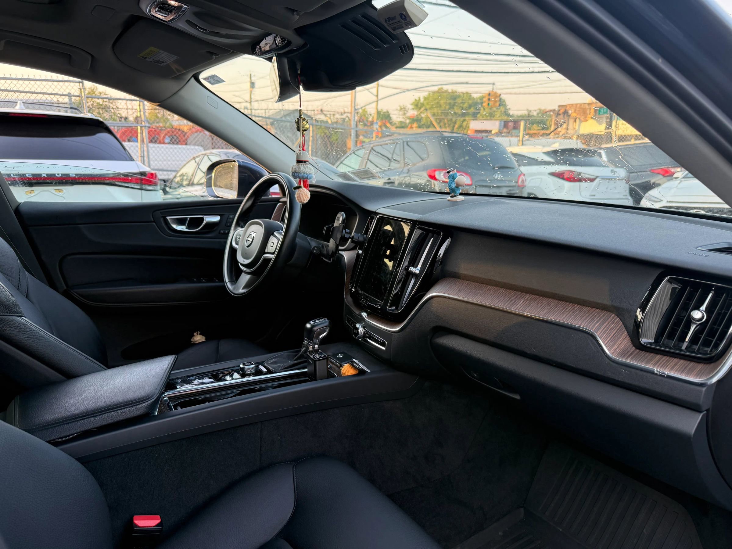 Used 2021 Volvo XC60 T5 Momentum w/ Protection Package AWD/4WD image 21